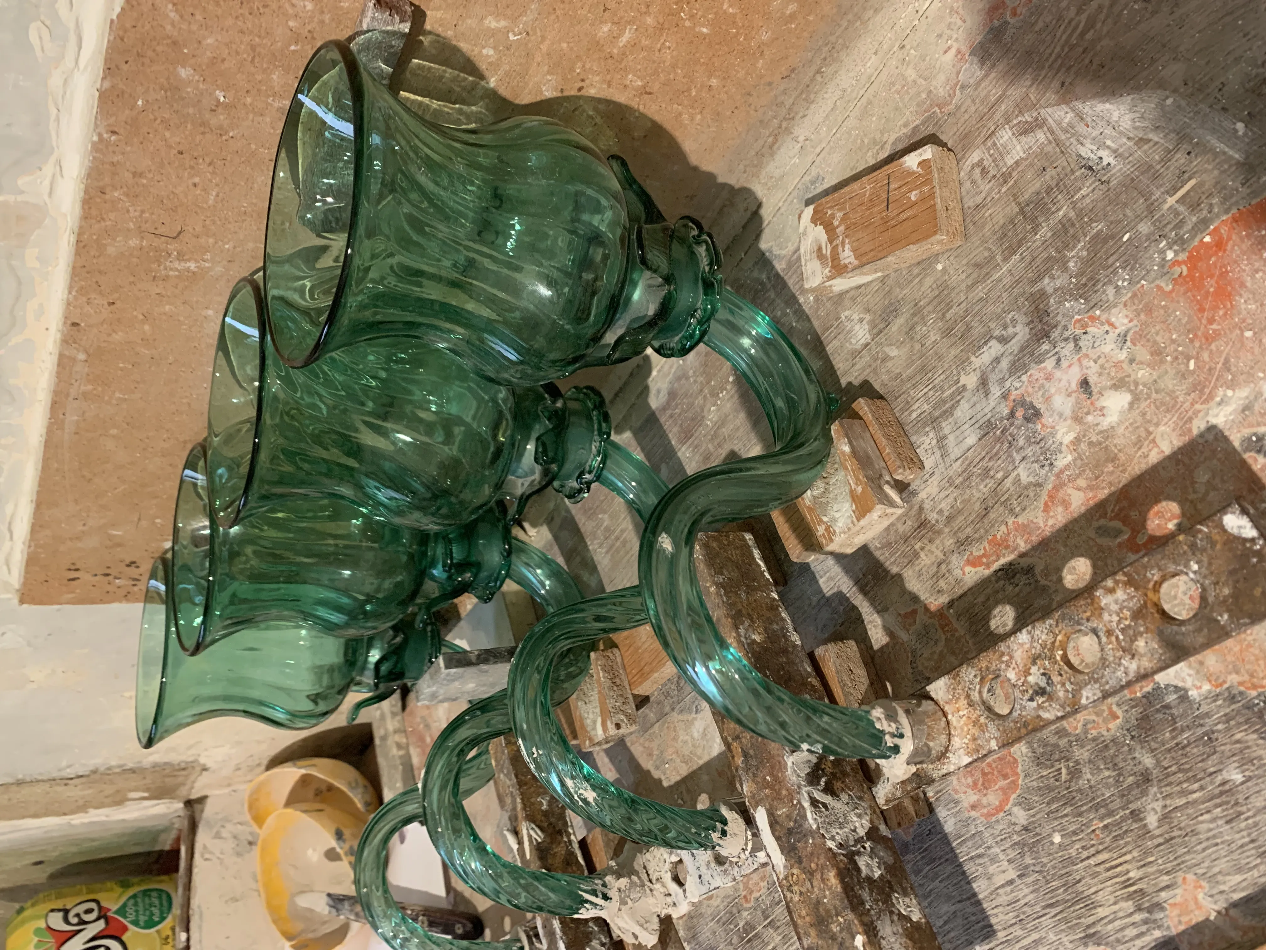 Brazos de cristal verdes en restauración